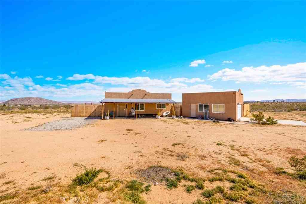 Homes For Sale - 1335 Fortuna Ave<br/> Landers, CA 92285
