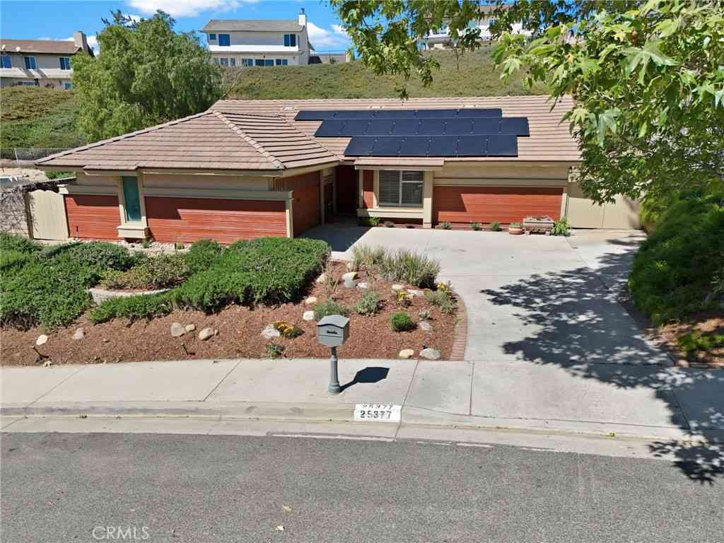 Homes For Sale - 25377 Fortuna<br/> Valencia, CA 91355
