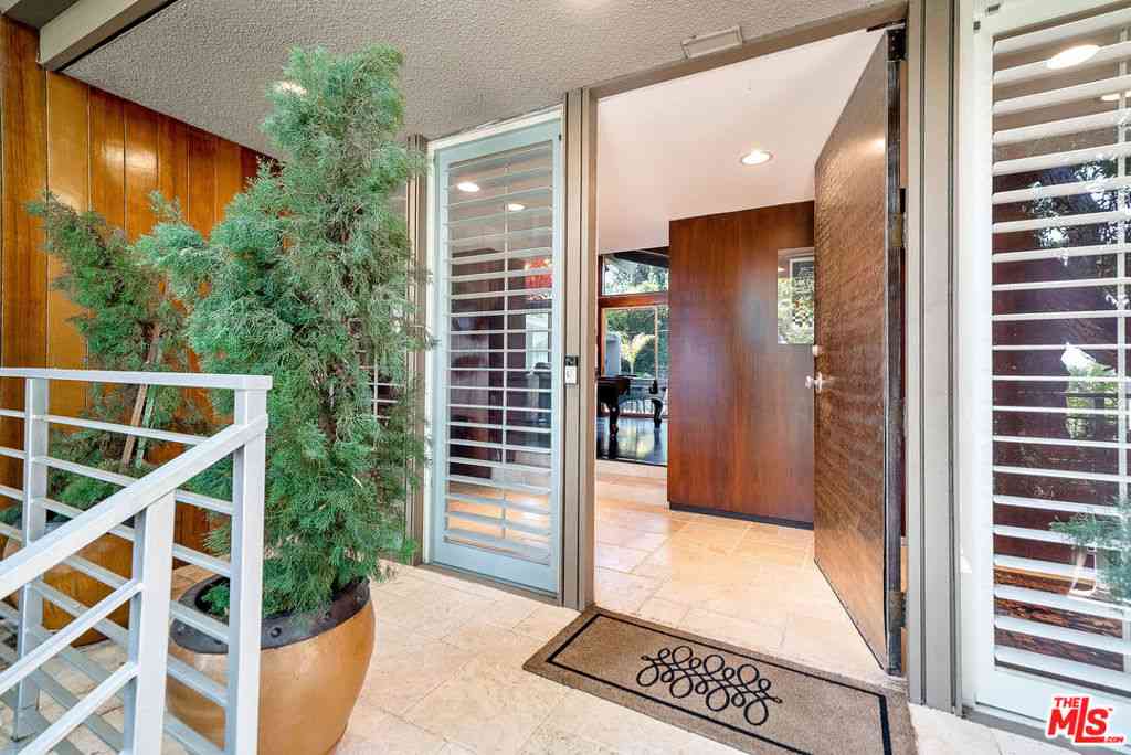 Homes For Rent - 11508 Thurston Circle<br/> Los Angeles, CA 90049