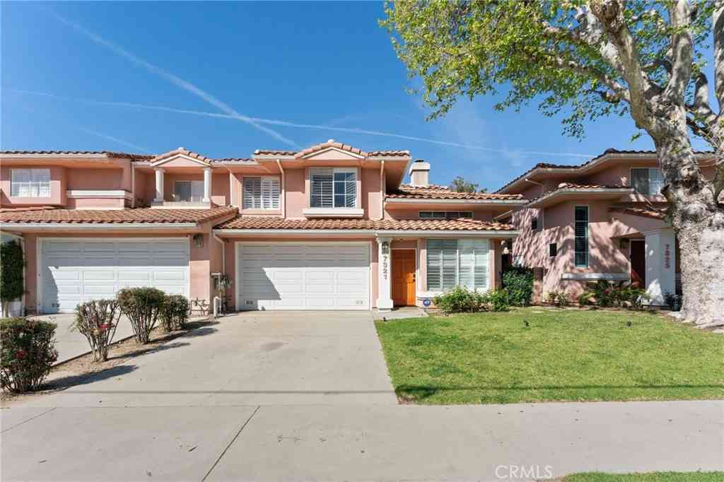 Townhouse For Sale - 7321 Vassar<br/> Canoga Park, CA 91303