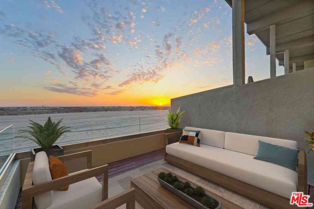 Condo For Sale - 6 Voyage Street #108<br/> Marina Del Rey, CA 90292