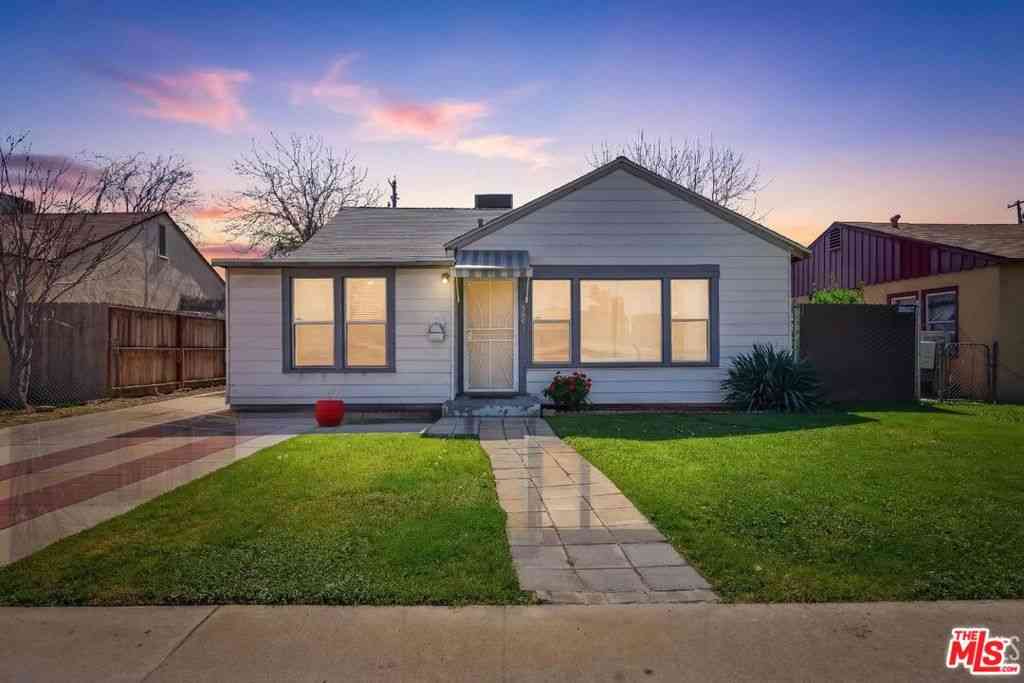 Homes For Sale - 2901 California Avenue<br/> Bakersfield, CA 93304
