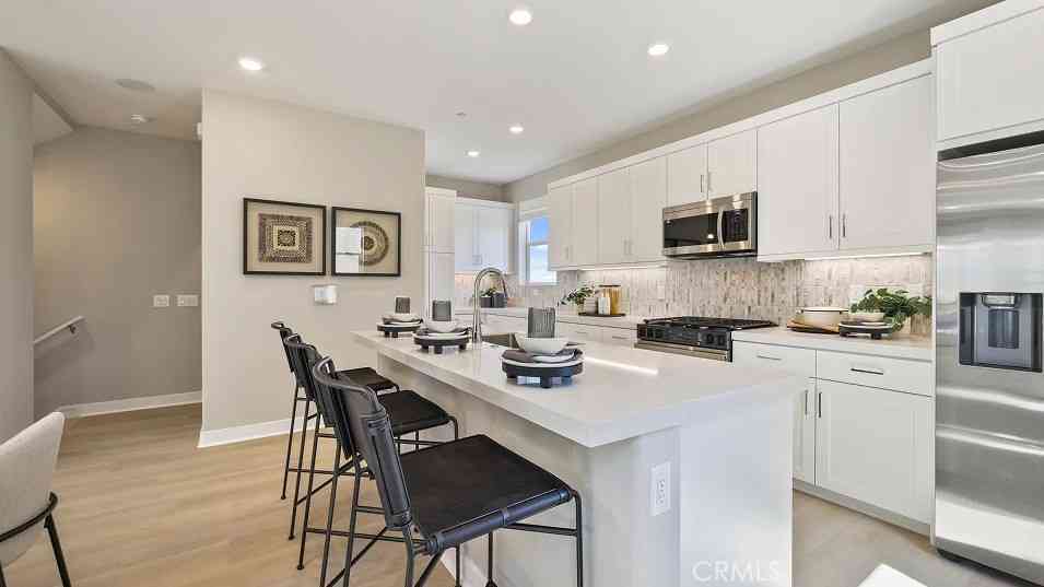 Condo For Sale - 26852 Serif Place<br/> Valencia, CA 91381