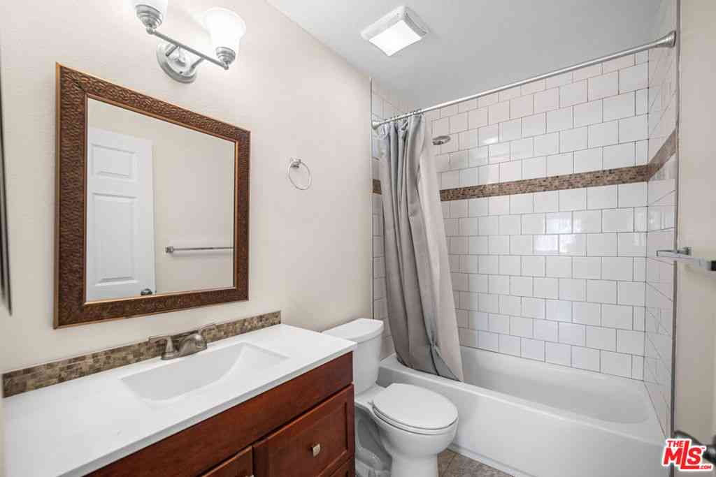 Condo For Rent - 432 N Harvard Boulevard<br/> Los Angeles, CA 90004