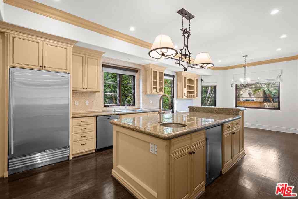 Homes For Rent - 305 N Palm Drive<br/> Beverly Hills, CA 90210