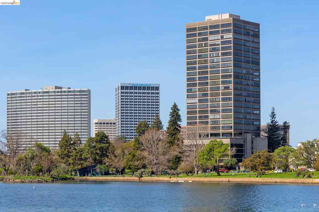Condo For Sale - 565 Bellevue Ave #2205<br/> Oakland, CA 94610