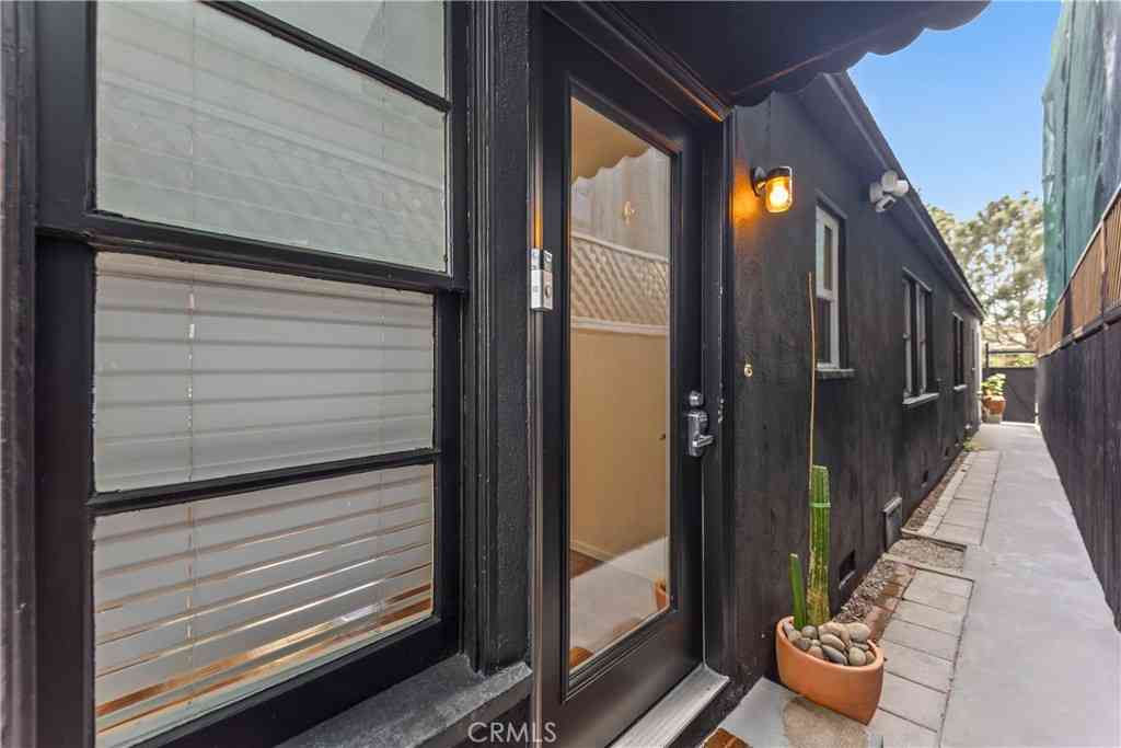 Multifamily For Rent - 425 Venice #1/2<br/> Venice, CA 90291
