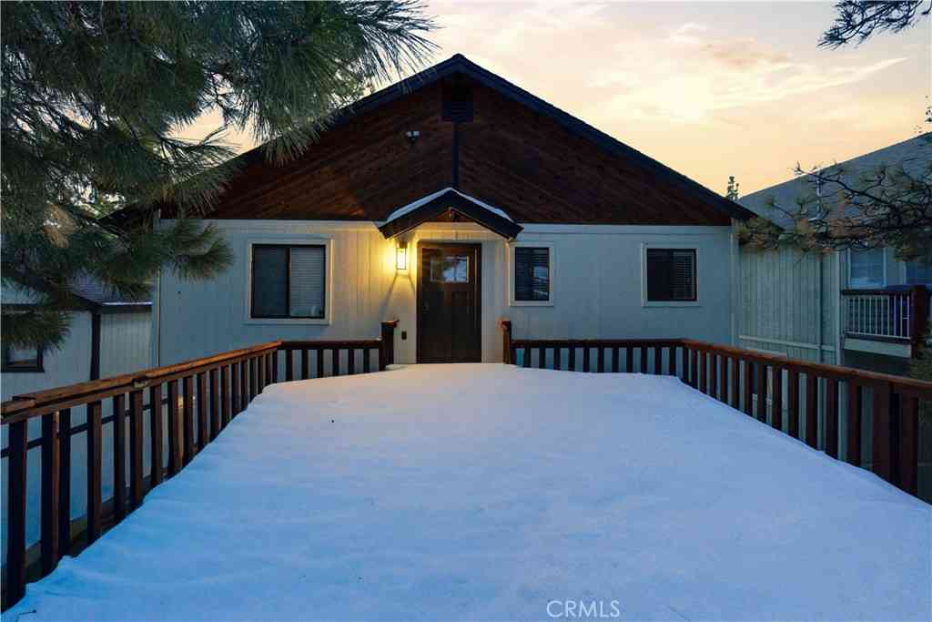 Homes For Sale - 42677 Alta Vista Avenue<br/> Big Bear Lake, CA 92315
