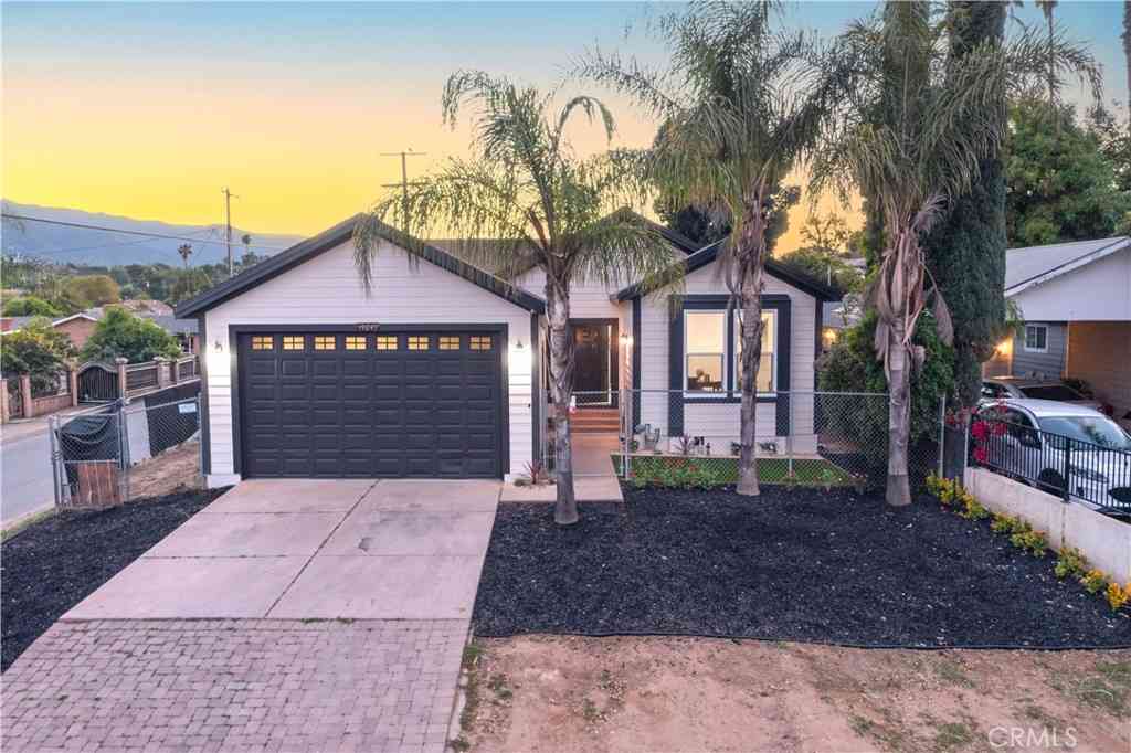Homes For Sale - 19241 Envoy Avenue<br/> Corona, CA 92881