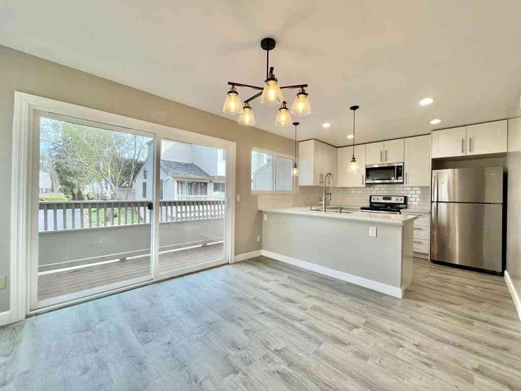 Townhouse For Sale - 618 S Fair Oaks Avenue<br/> Sunnyvale, CA 94086