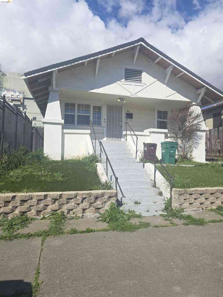 Homes For Sale - 5432 Bancroft Ave<br/> Oakland, CA 94601