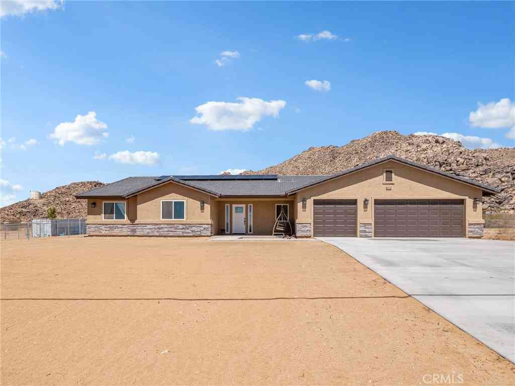Homes For Sale - 24162 Shoshone Road<br/> Apple Valley, CA 92307