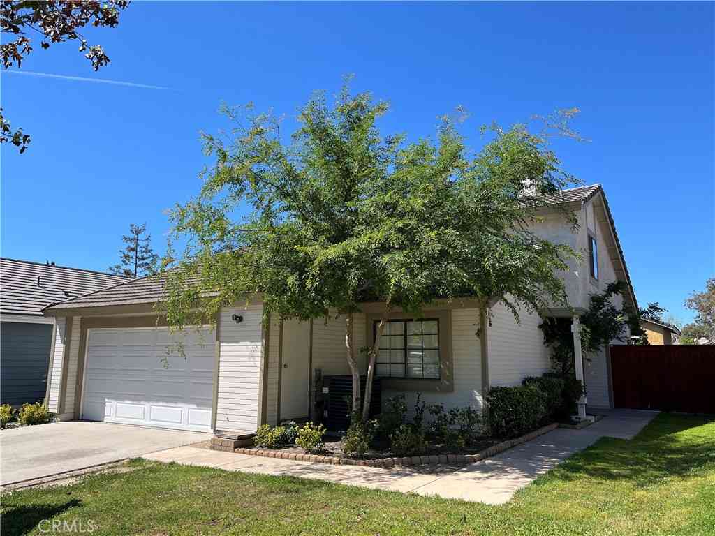 Homes For Sale - 2545 Belvedere Court<br/> Simi Valley, CA 93065