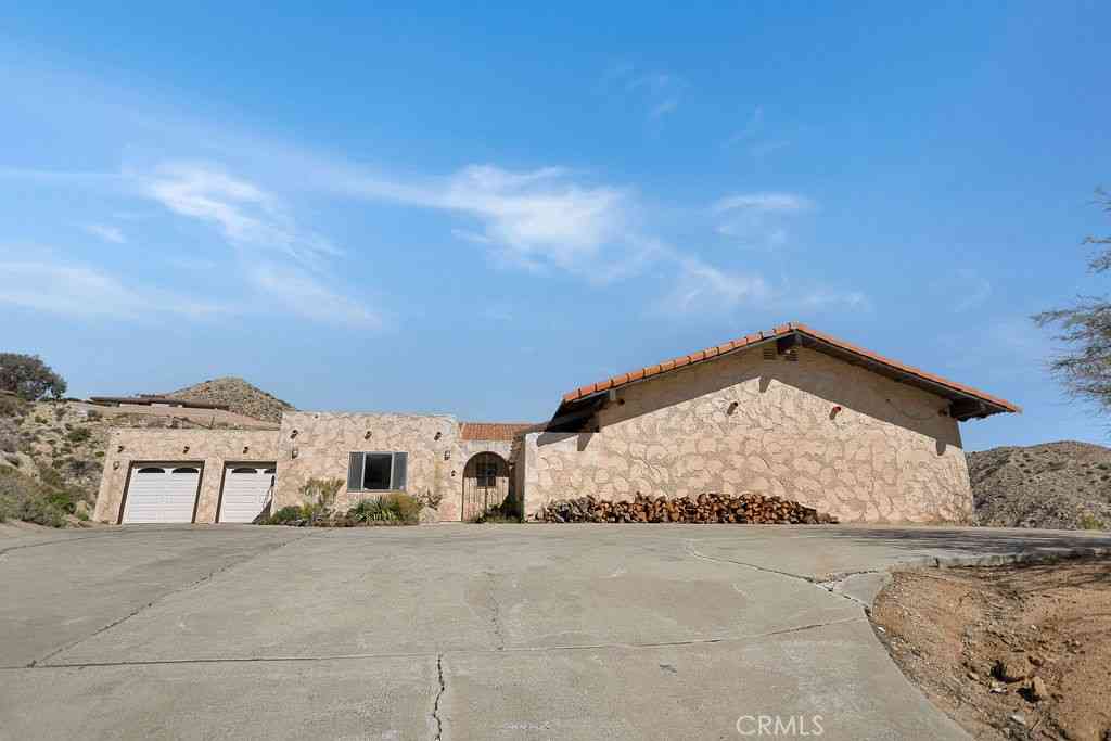 Homes For Sale - 54026 Ridge Road<br/> Yucca Valley, CA 92284