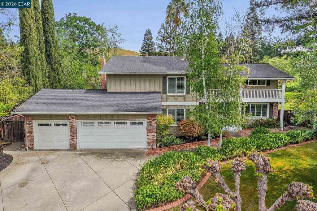 Homes For Sale - 661 Derbyshire Place<br/> Danville, CA 94526