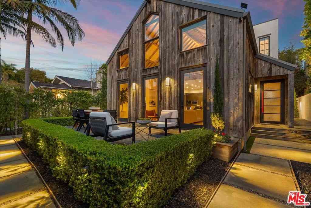 Homes For Sale - 752 Palms Boulevard<br/> Venice, CA 90291