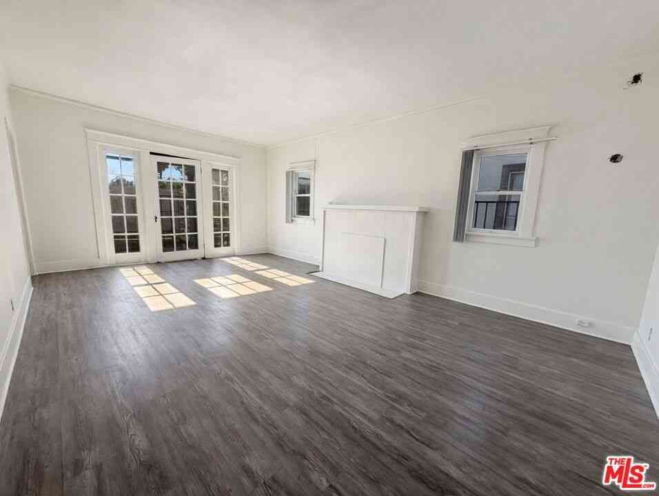 Condo For Rent - 881 W 23rd Street<br/> Los Angeles, CA 90007