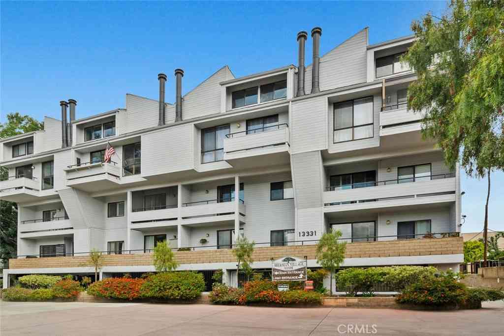 Condo For Sale - 13331 Moorpark St #119<br/> Sherman Oaks, CA 91423