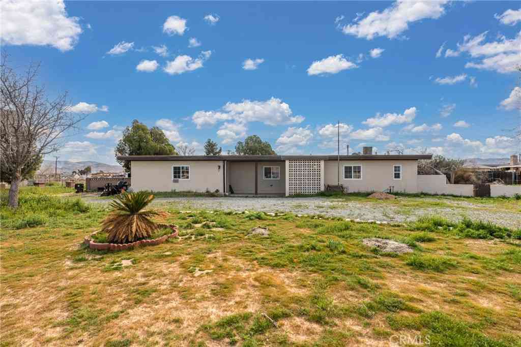 Homes For Sale - 13755 Lakota<br/> Apple Valley, CA 92307