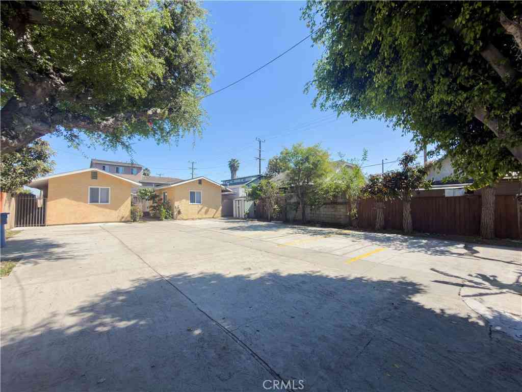 Multifamily For Sale - 4014 Mckinley Avenue<br/> Los Angeles, CA 90011