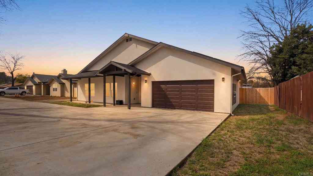 Homes For Sale - 9391 Los Coches Road<br/> Lakeside, CA 92040
