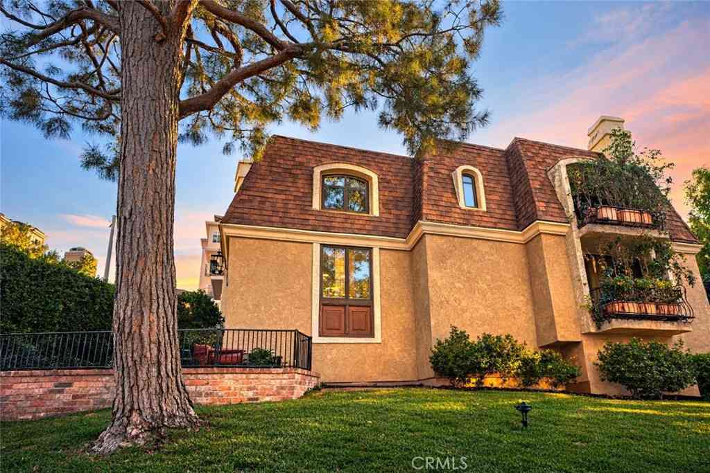 Townhouse For Sale - 4370 W 8th<br/> Los Angeles, CA 90005