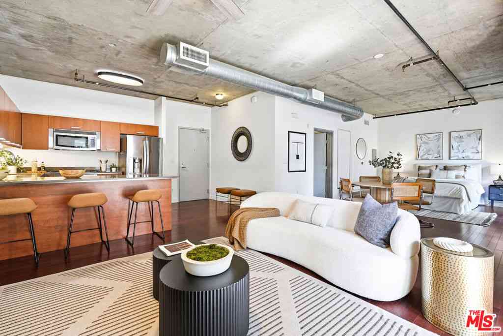 Condo For Sale - 645 W 9th Street #342<br/> Los Angeles, CA 90015