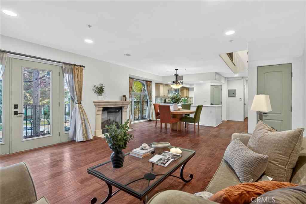 Condo For Sale - 4301 Los Feliz #12<br/> Los Angeles, CA 90027