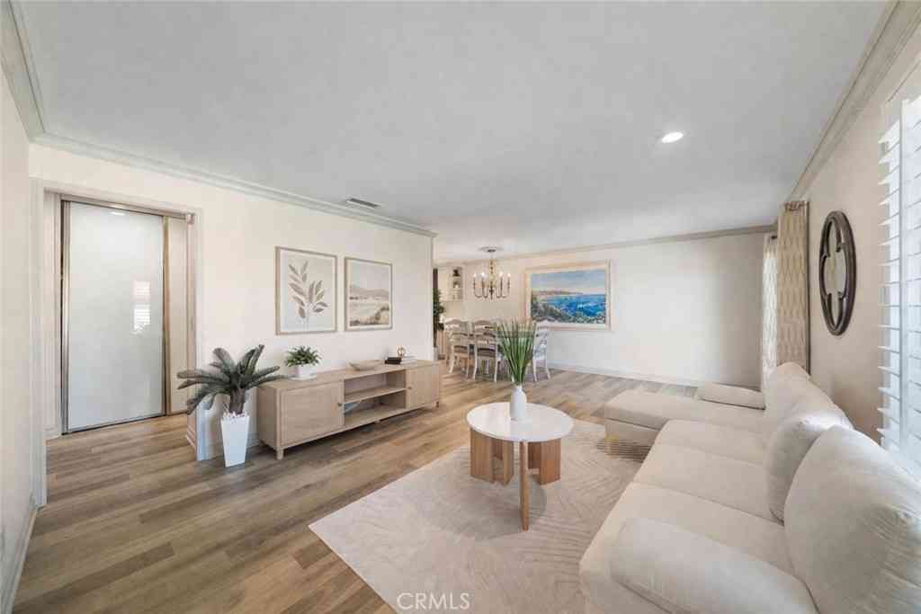 Condo For Sale - 3084 Via Serena N #C<br/> Laguna Woods, CA 92637
