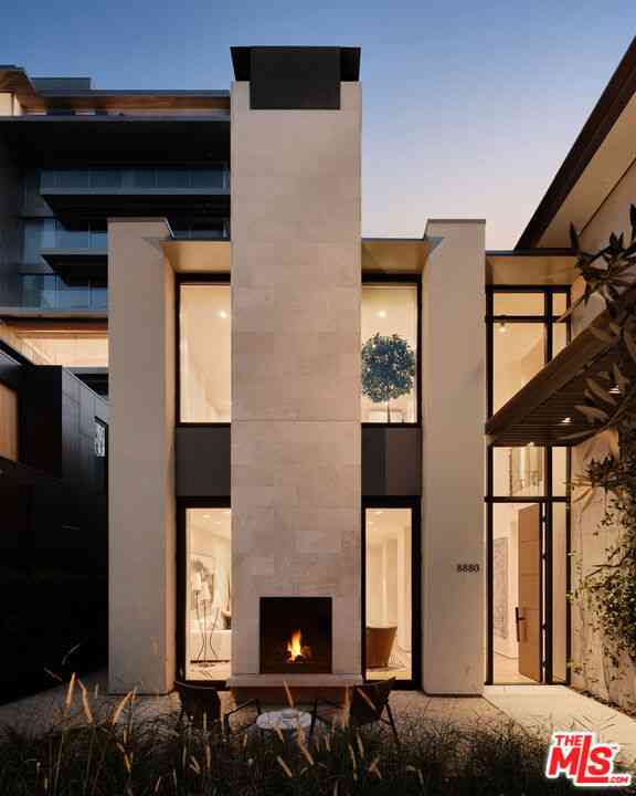 Condo For Sale - 8880 Rosewood Avenue<br/> West Hollywood, CA 90048