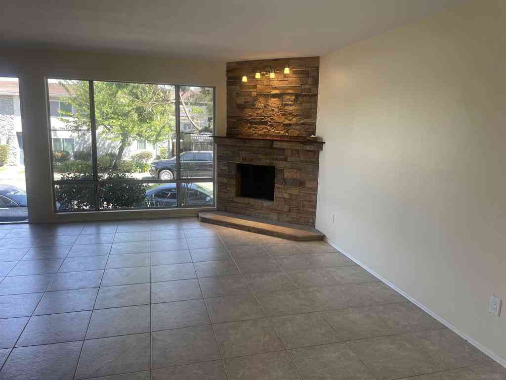 Condo For Sale - 3282 Berger Avenue #UNIT D5<br/> San Diego, CA 92123