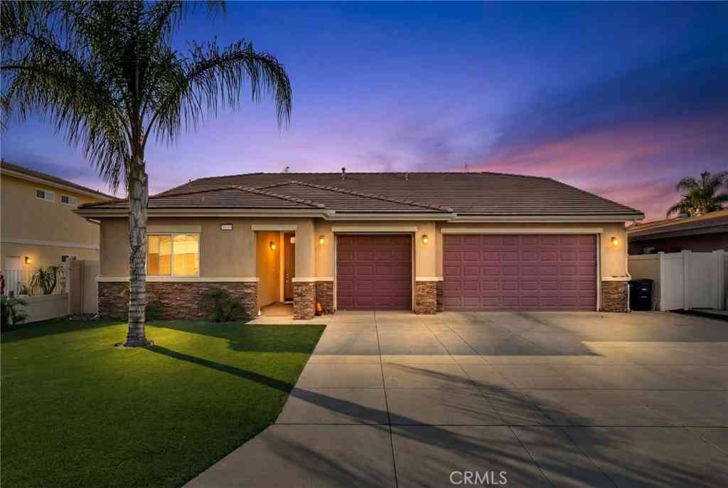 Homes For Sale - 30409 Gulf Stream<br/> Riverside County, Canyon Lake, CA 92587