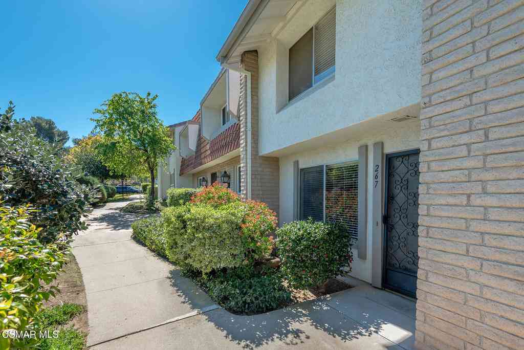 Townhouse For Sale - 267 Green Lea Place<br/> Thousand Oaks, CA 91361