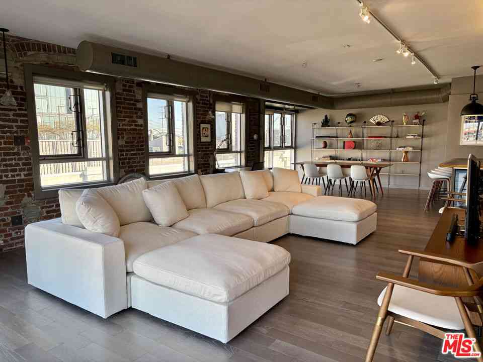Condo For Rent - 527 Molino Street #401<br/> Los Angeles, CA 90013