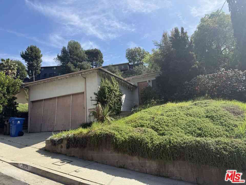 Homes For Sale - 2630 Saxon Drive<br/> Los Angeles, CA 90065