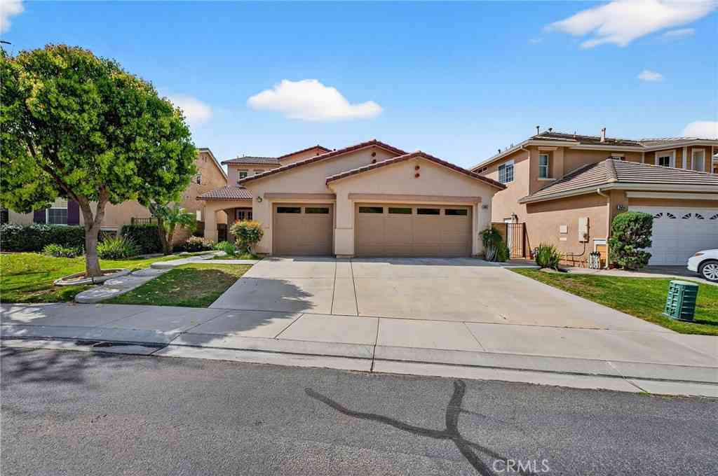 Homes For Sale - 35667 Bowervine Place<br/> Murrieta, CA 92562