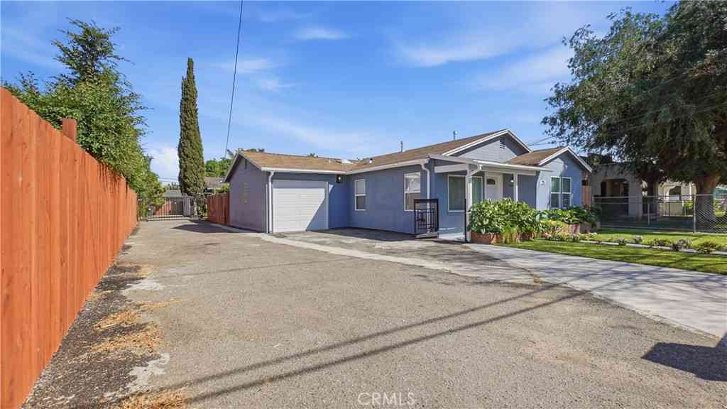 Homes For Sale - 215 N Mcclay<br/> Santa Ana, CA 92701