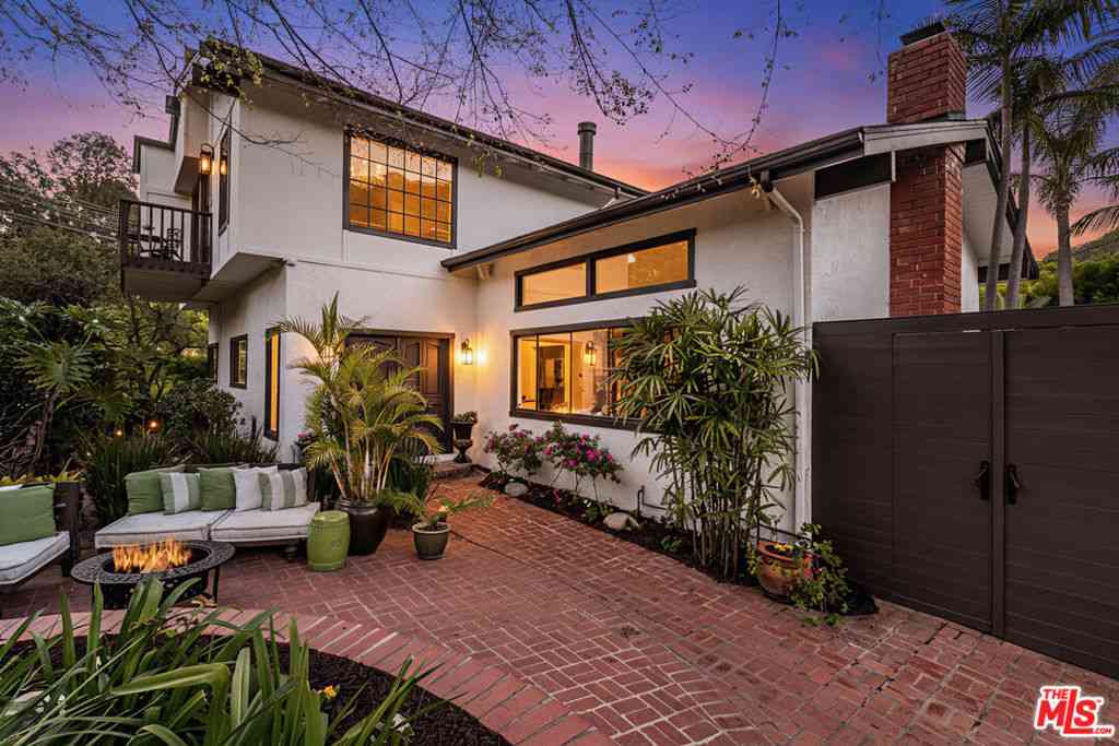 Homes For Sale - 8606 Allenwood Road<br/> Los Angeles, CA 90046