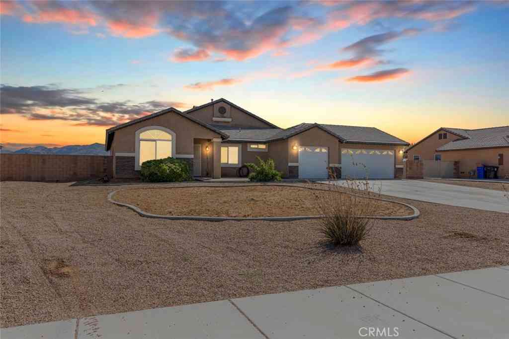 Homes For Sale - 14193 Fresian<br/> Apple Valley, CA 92307