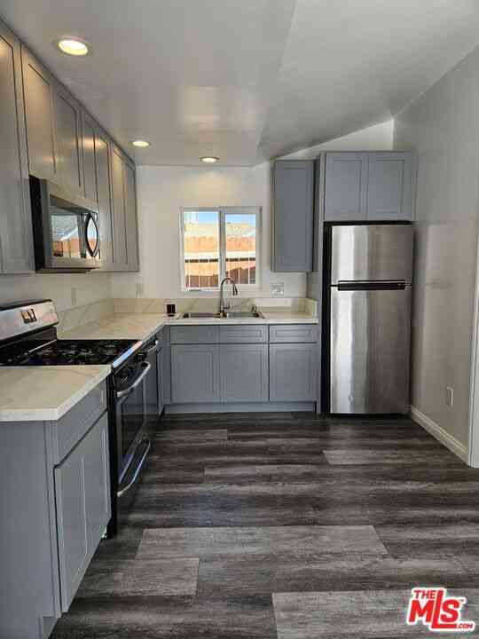 Apartment For Rent - 1219 W 47th Street<br/> Los Angeles, CA 90037