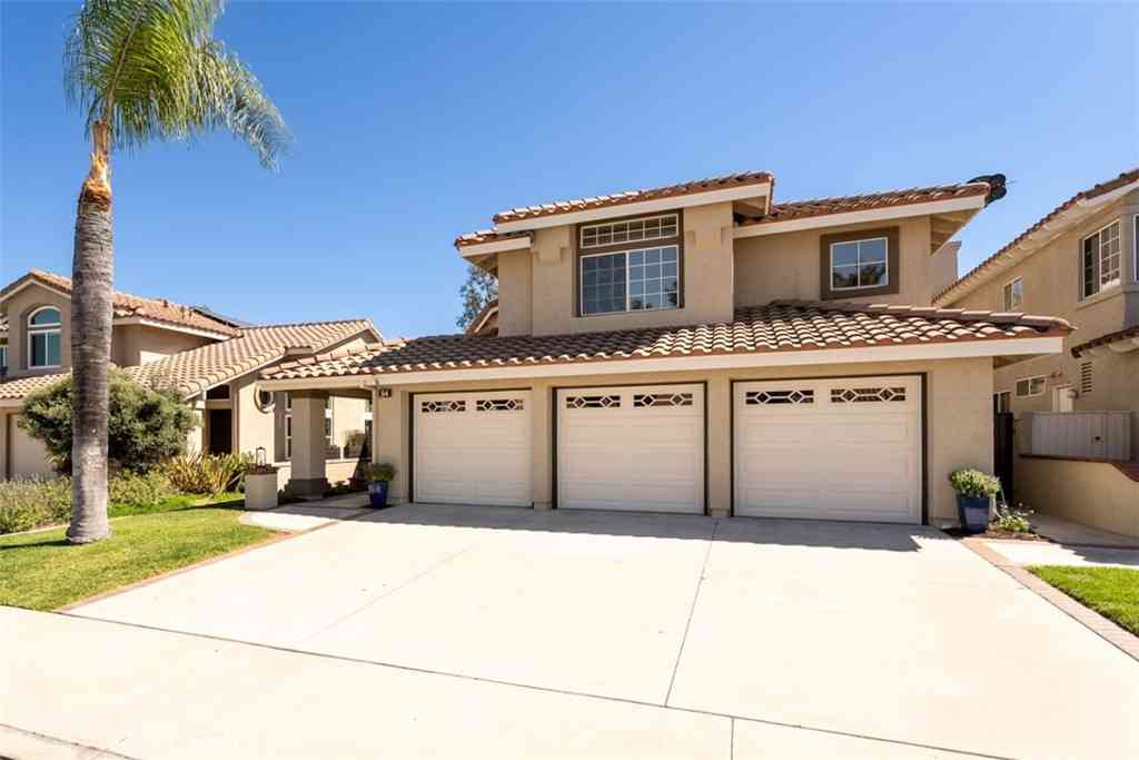 Homes For Sale - 54 Sillero<br/> Orange County, Rancho Santa Margarita, CA 92688