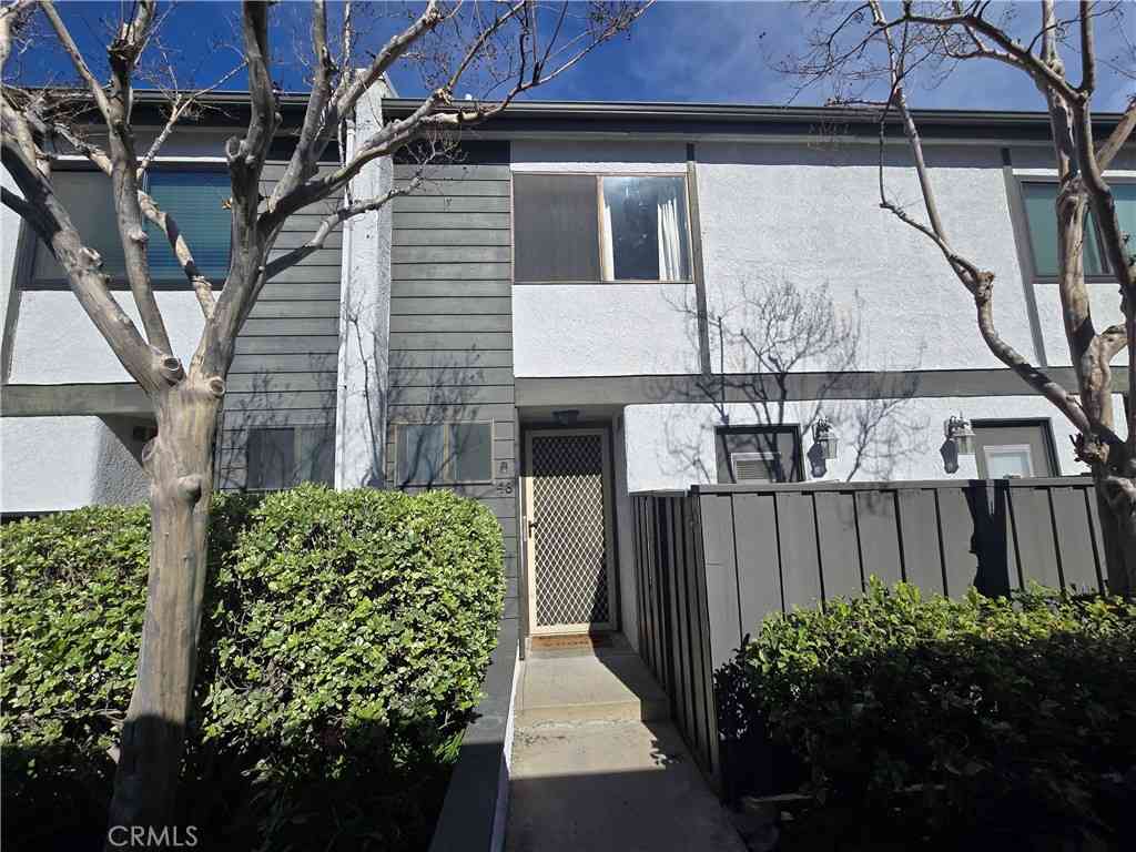 Townhouse For Sale - 11311 Tampa Avenue #46<br/> Porter Ranch, CA 91326