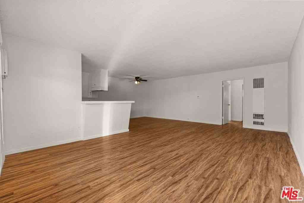 Condo For Rent - 15540 Moorpark Street #1<br/> Encino, CA 91436