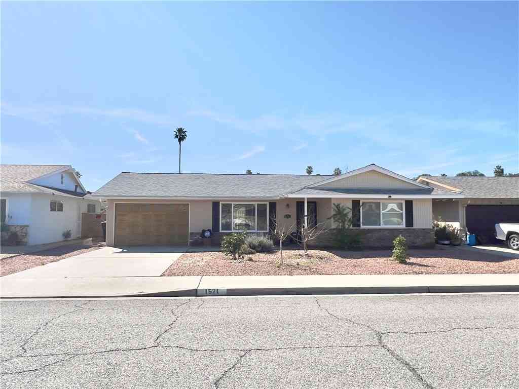 Homes For Rent - 1521 W Westmont<br/> Hemet, CA 92543