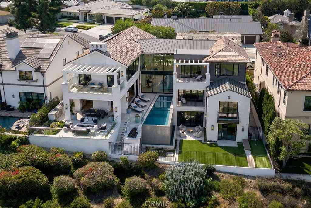 Homes For Sale - 8 Cherry Hills Lane<br/> Newport Beach, CA 92660