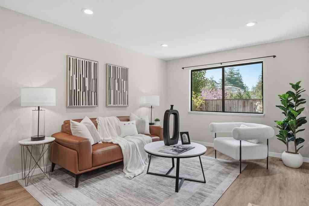 Townhouse For Sale - 1983 San Luis Avenue #22<br/> Mountain View, CA 94043
