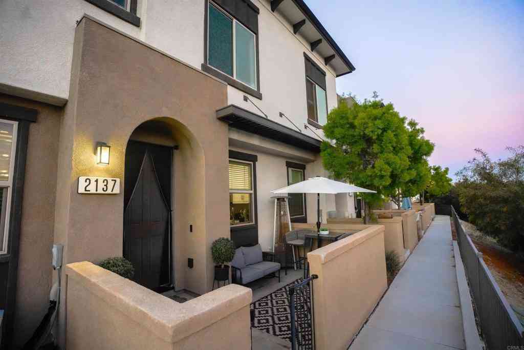 Condo For Sale - 2137 Solara Lane<br/> Vista, CA 92081
