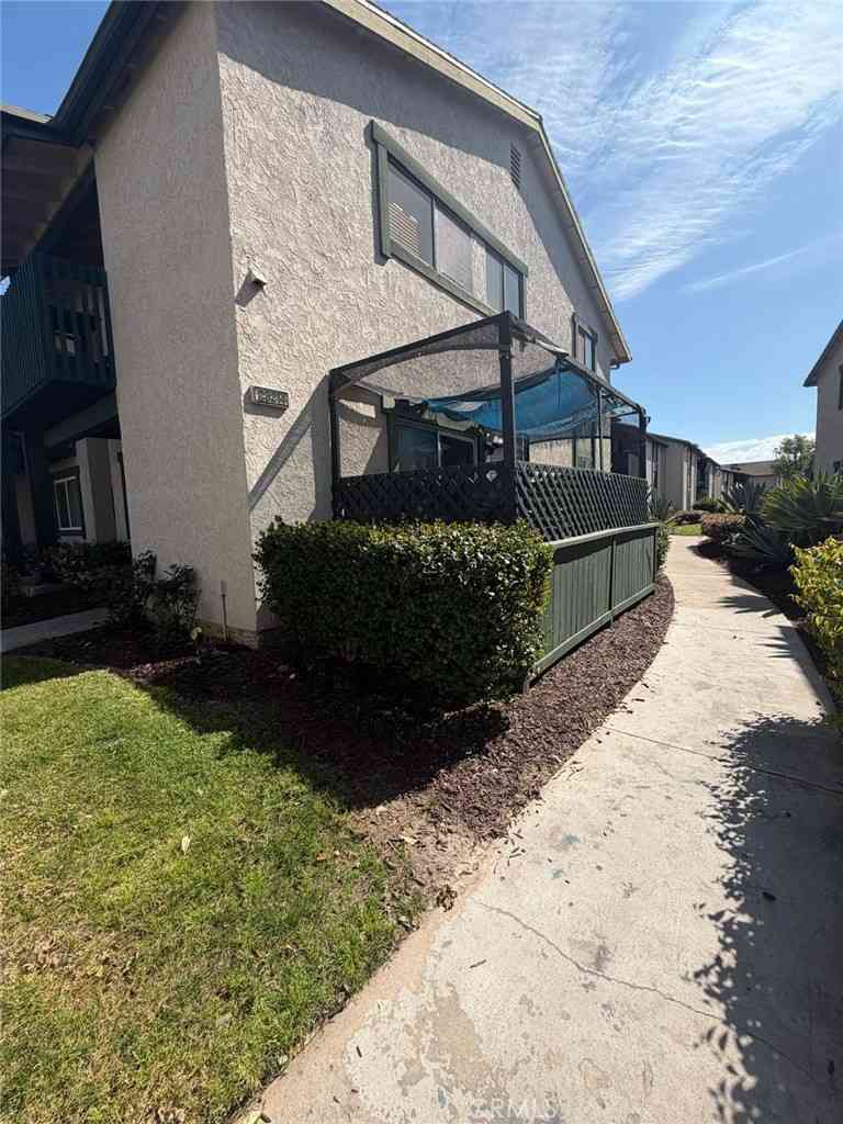 Condo For Sale - 23214 Orange Avenue #3<br/> Lake Forest, CA 92630