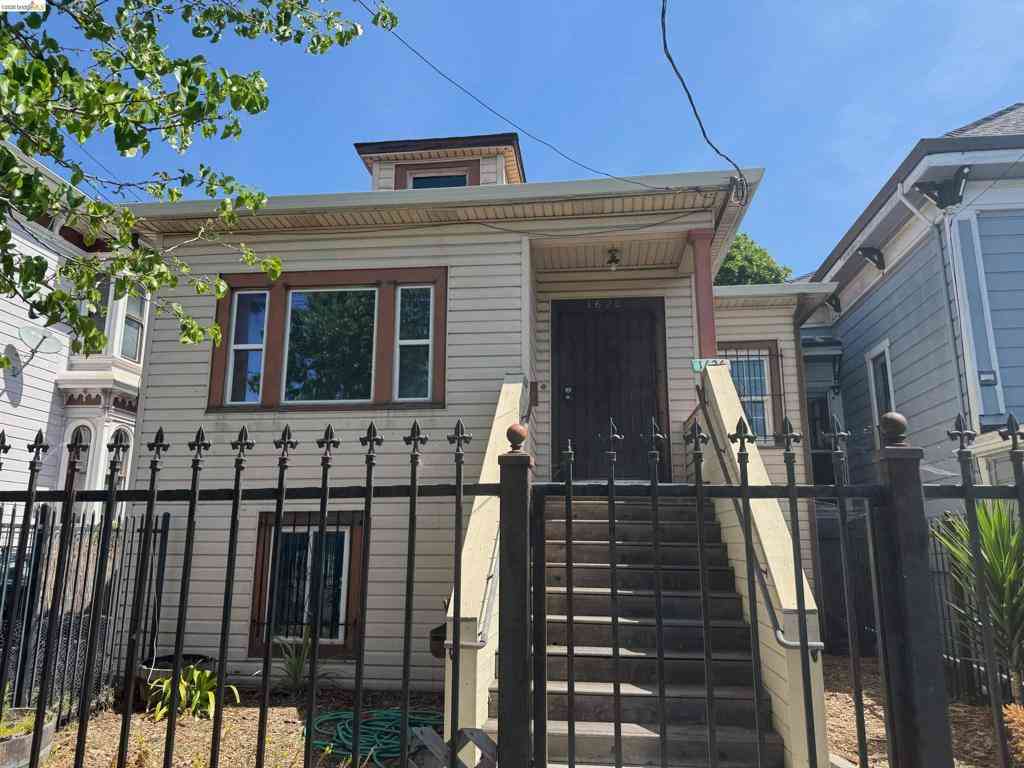 Multifamily For Sale - 1626 12th St<br/> Oakland, CA 94607