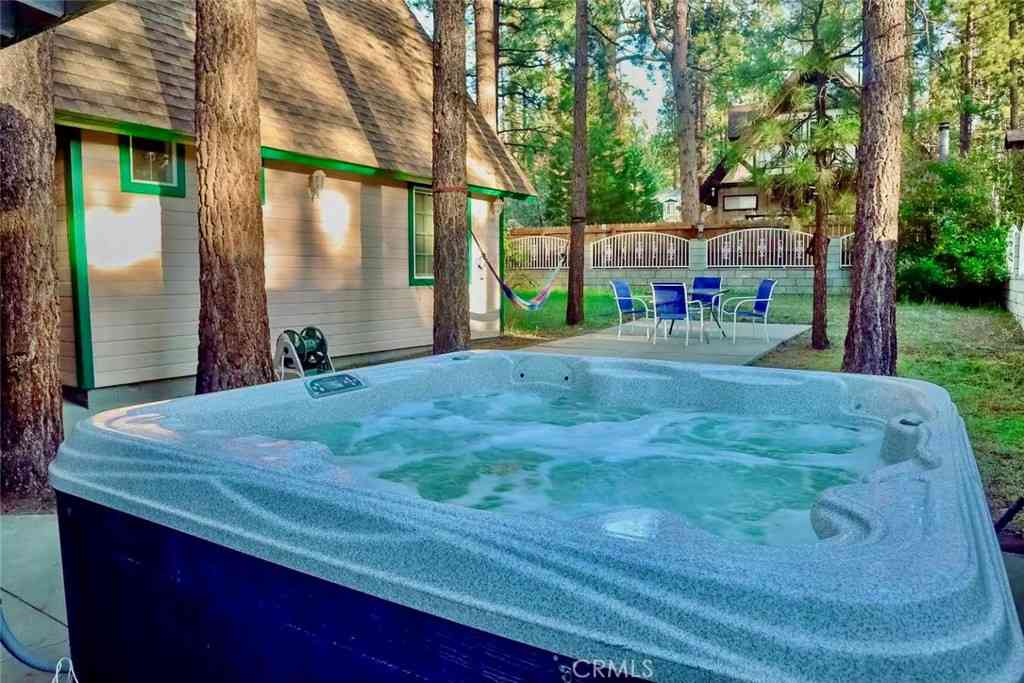 Homes For Rent - 336 W Sherwood<br/> Big Bear City, CA 92314